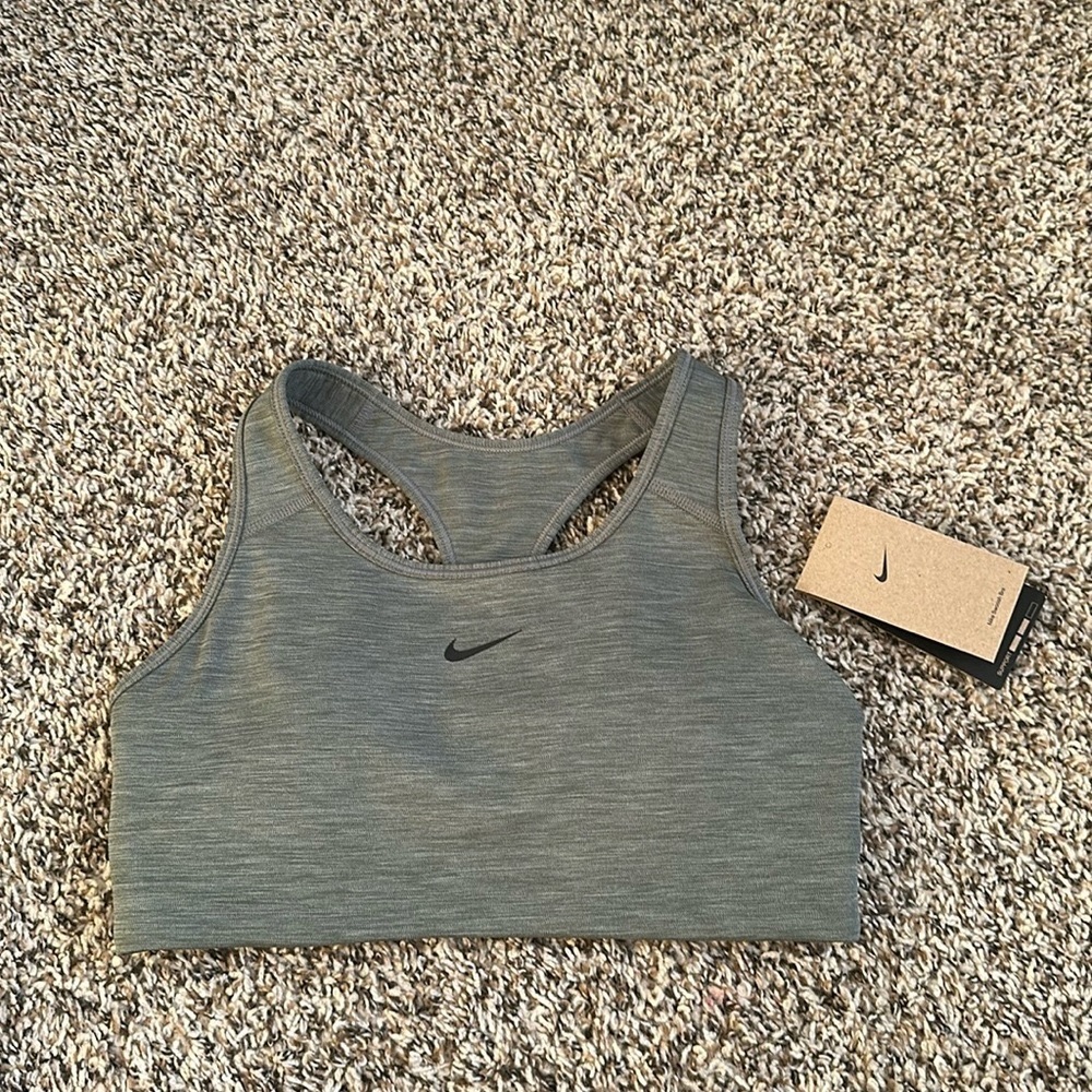 NIKE Swoosh Bra
